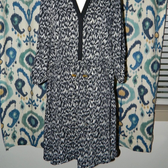 Cute flowy dress - Picture 1 of 4